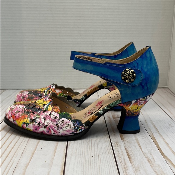 L’ARTISTE heels.Watercolor floral. 2.5” heel. Adjustable strap.Like new. Size 38 - Picture 6 of 12